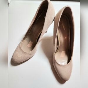 Mossimo womens nubuck suede cream high heels